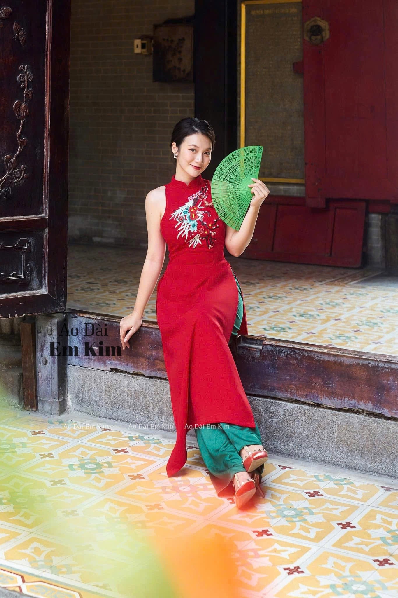 Sleeves Ao Dai YemCach Tan|Red flowers New Year| Pre-made Vietnamese Dress for Lunar New Year Ao Dai Viet Nam|Ao Dai Cach Tan with Pants T09
