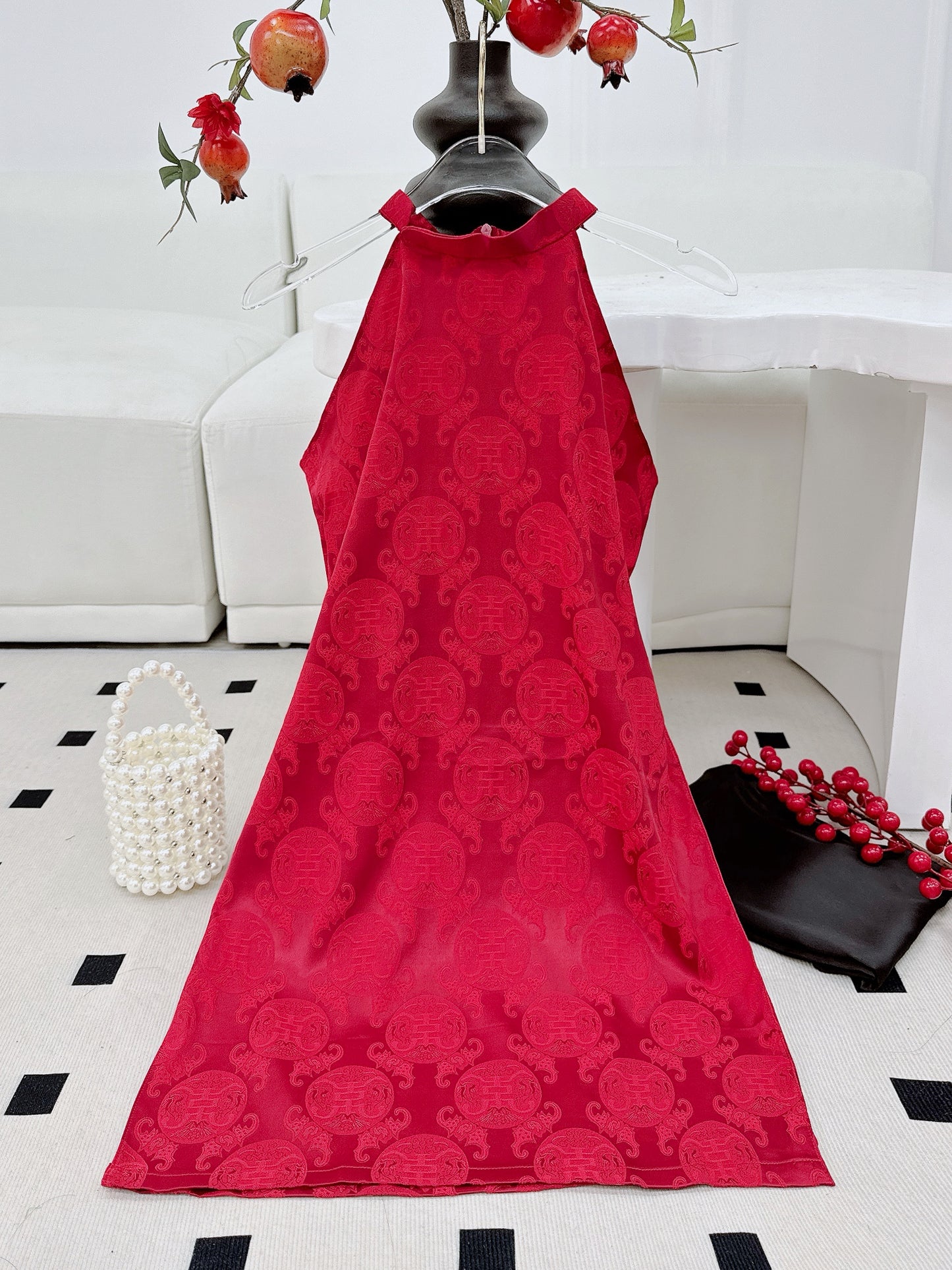 Red Sleeveles Ao Dai gấm ,GD59