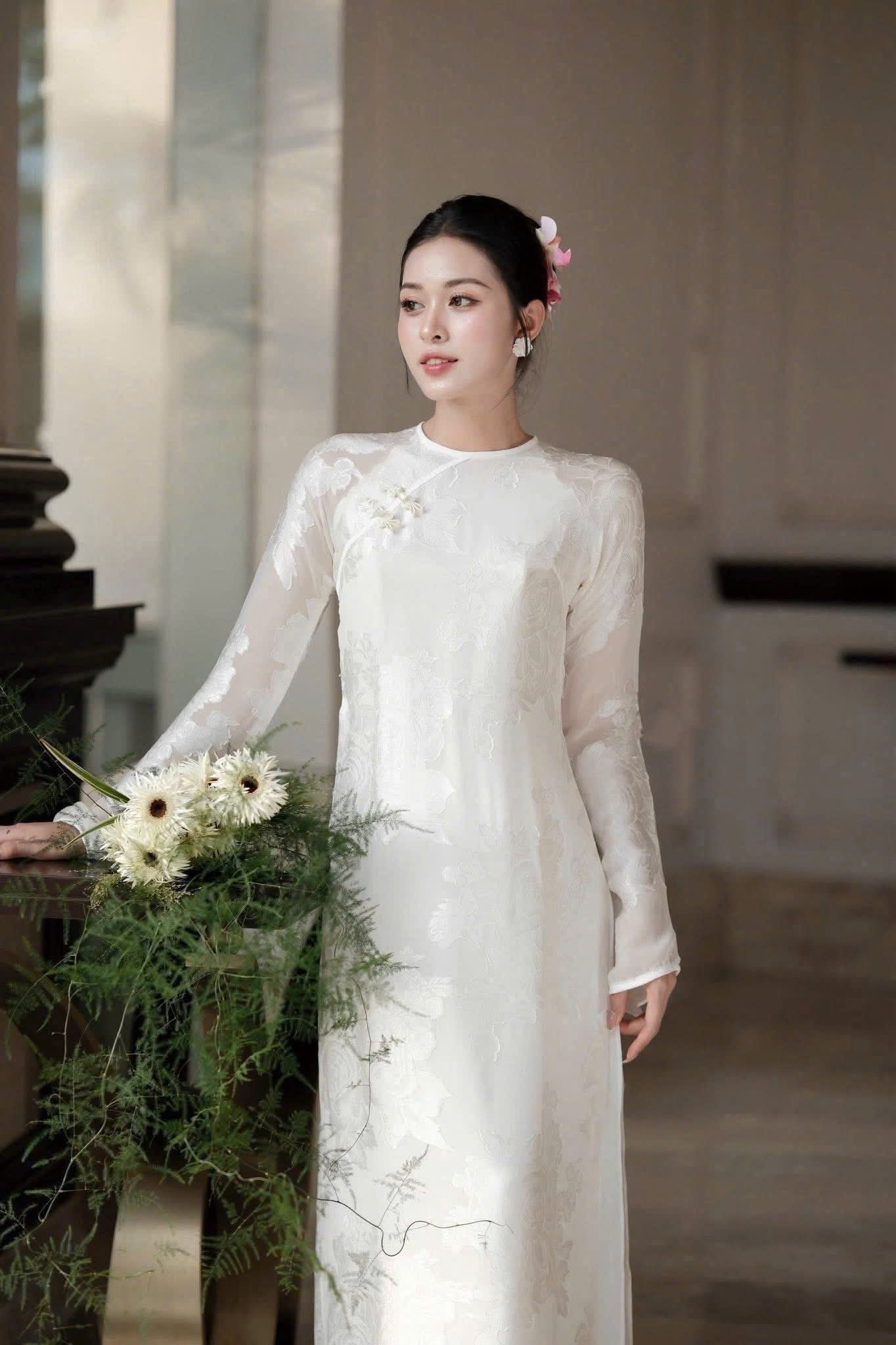 White Floral gấm modern Ao Dai  V5