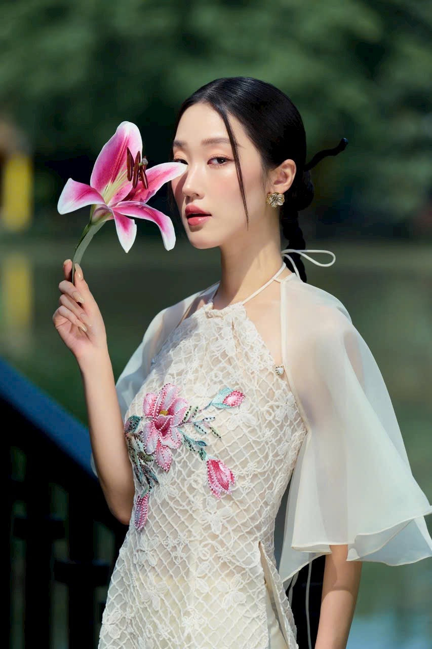 Cream Lace Embroidery Ao Dai Yem P09