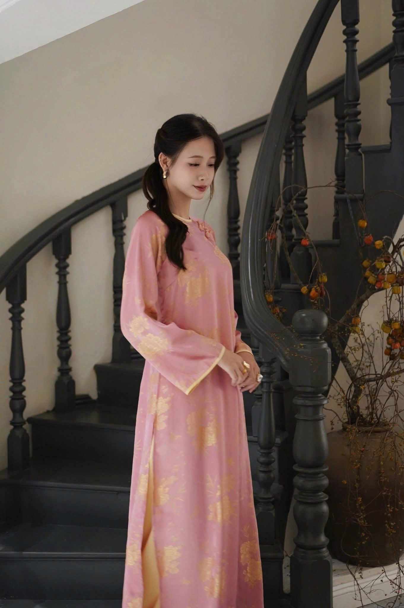 Gấm Pink form xuông Ao Dài Cách Tân B52