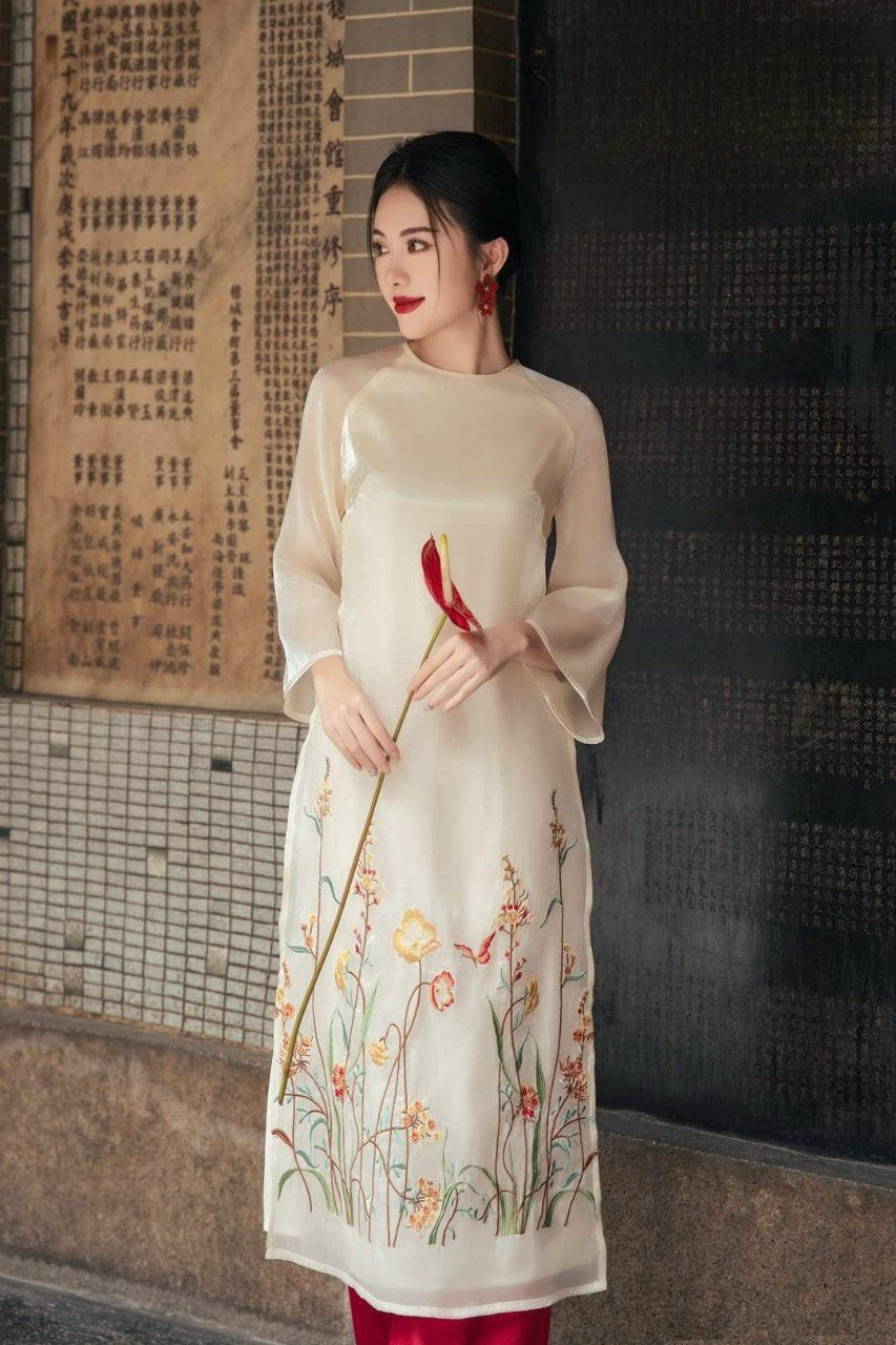 Cream design Embroidery Ao Dai Yem P10