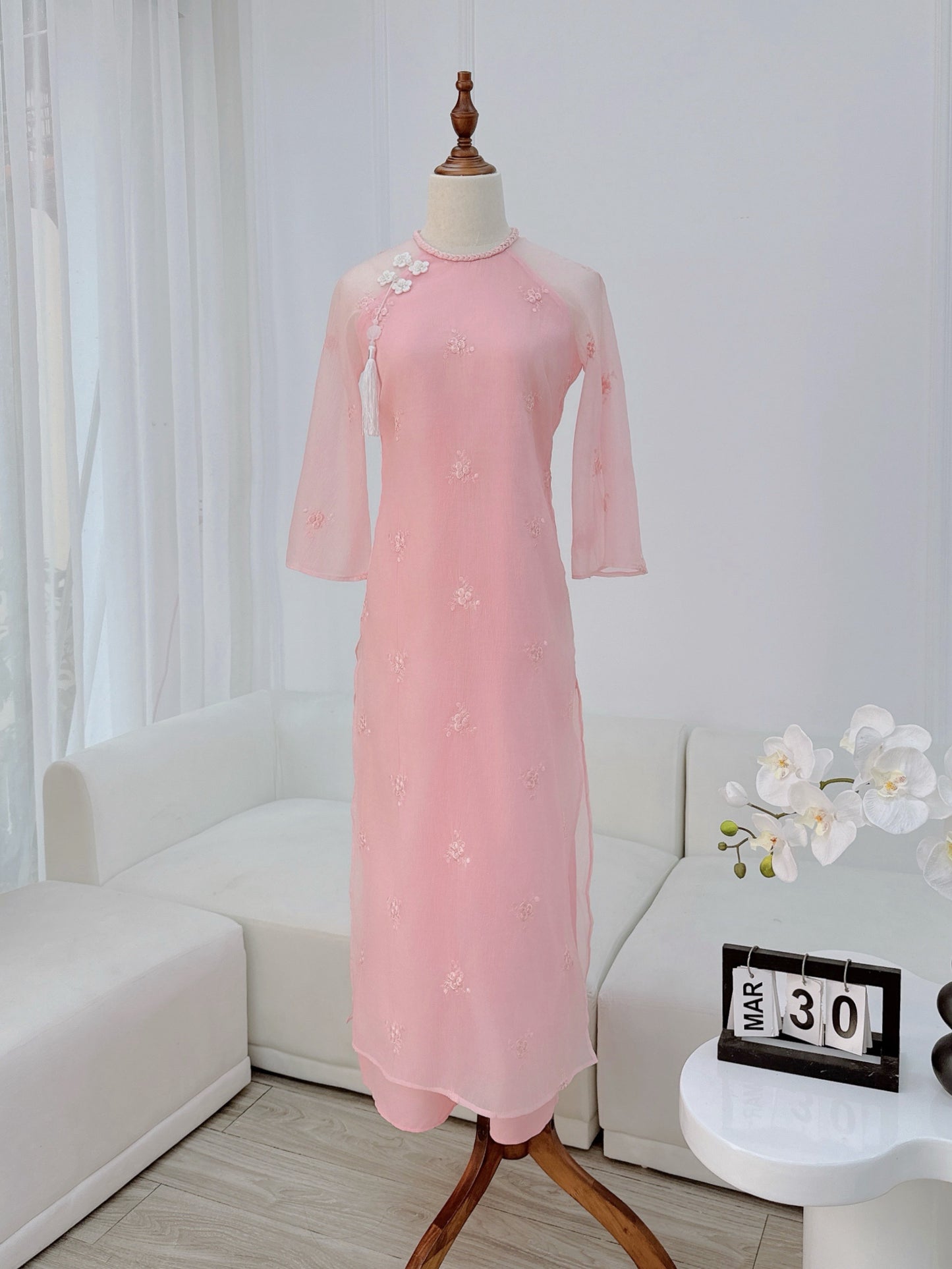 Hồng Mẹ | Pre-made Vietnamese Dress for Lunar New Year Ao Dai Viet Nam|Ao Dai Cach Tan with Pants Q16