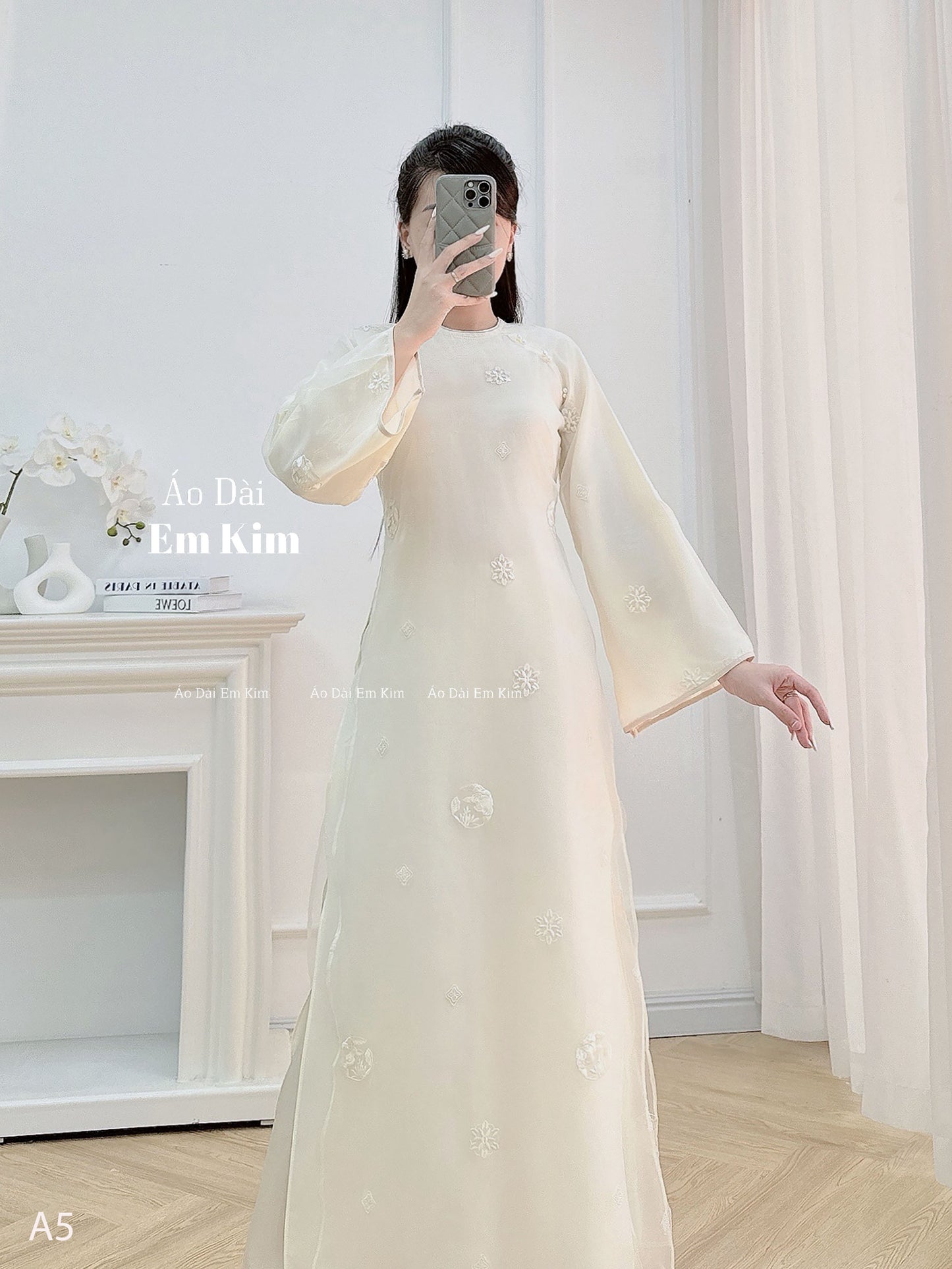 Cream lace embroidery with pearl A5