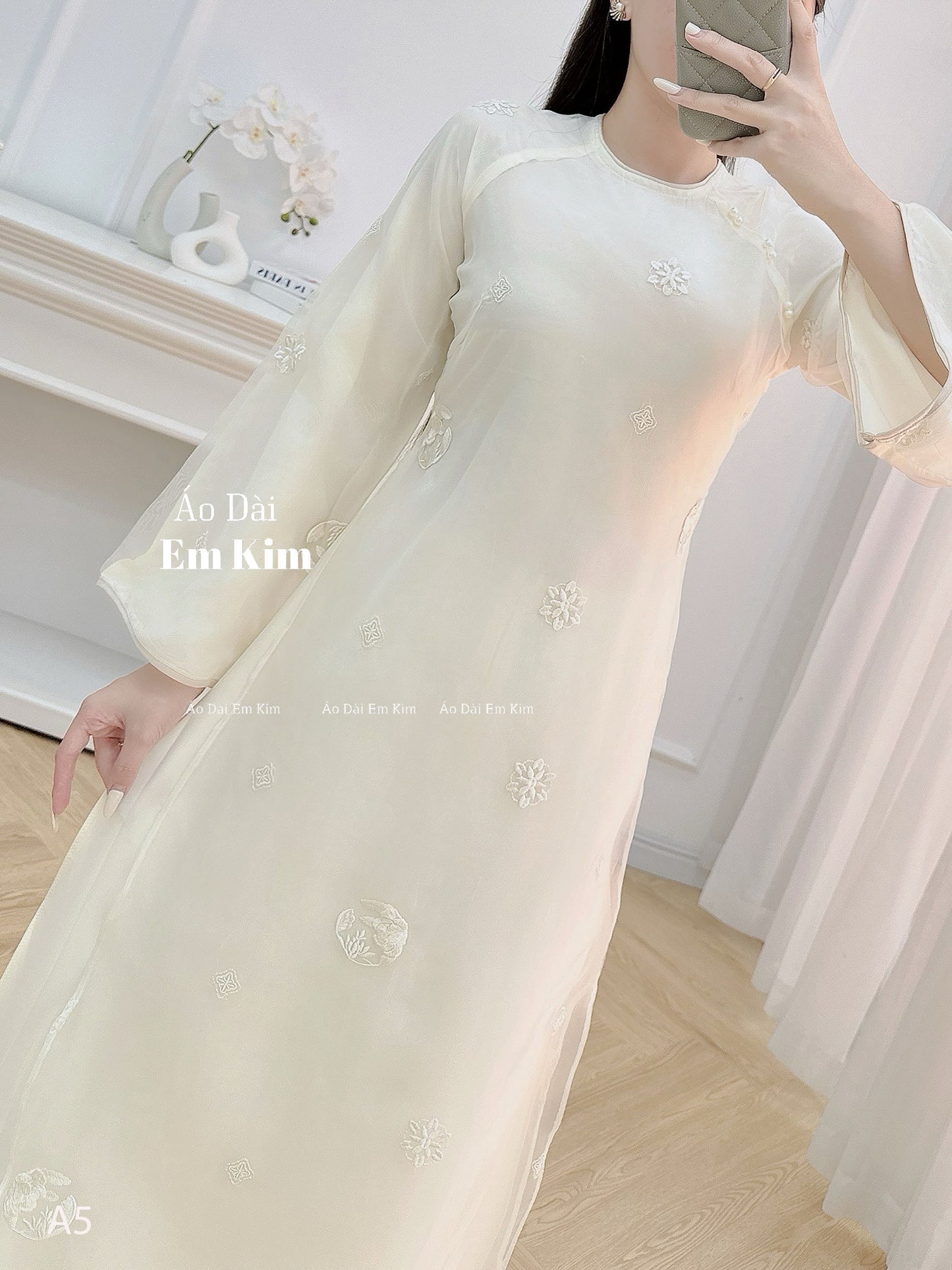 Cream lace embroidery with pearl A5