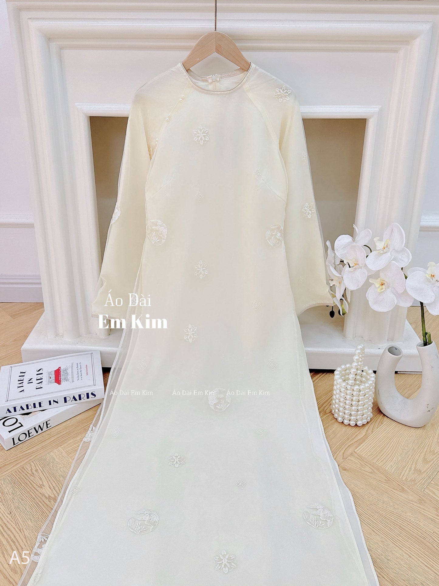 Cream lace embroidery with pearl A5