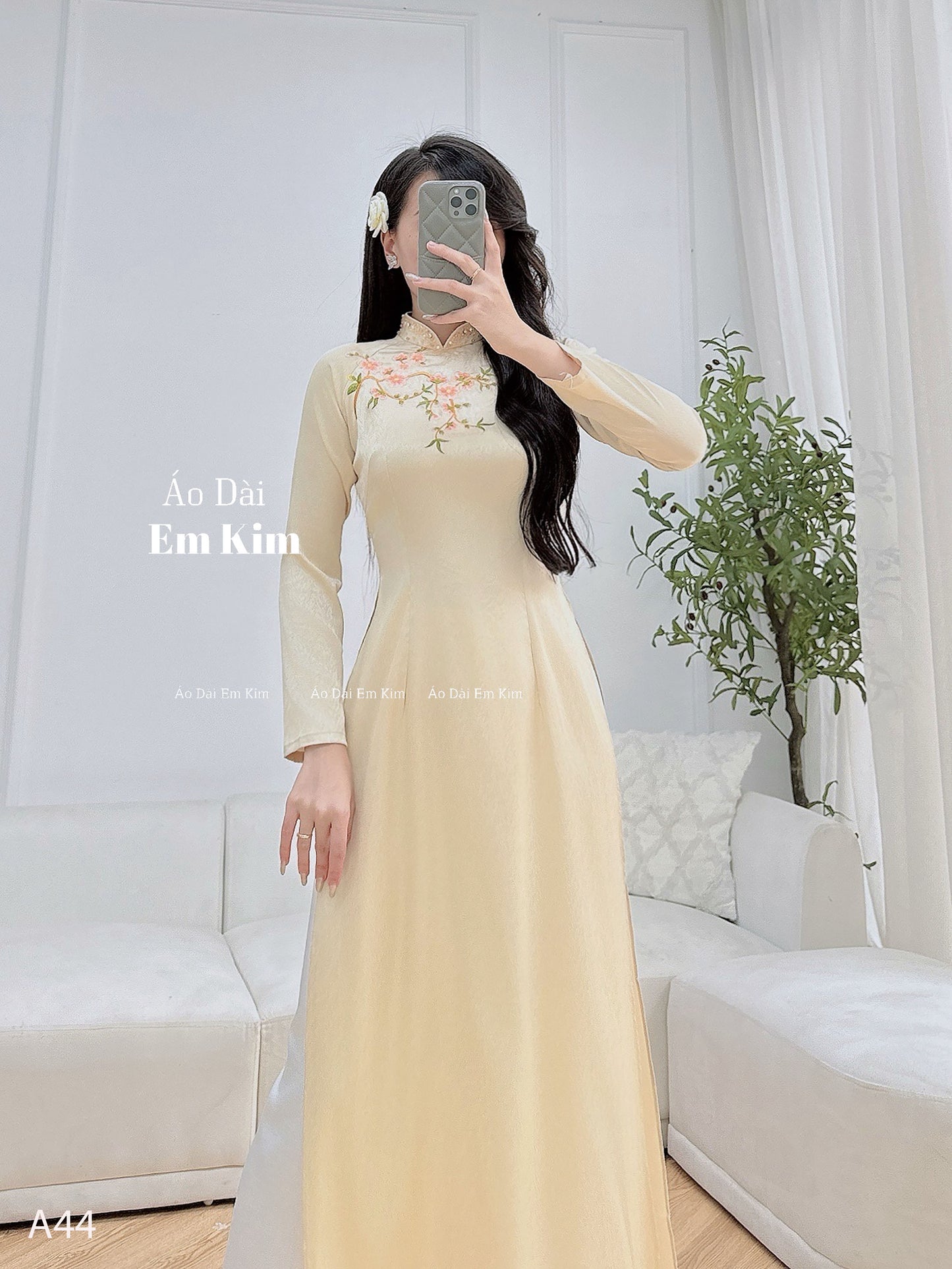 Cream Van Go theu Design Ao Dai  A44