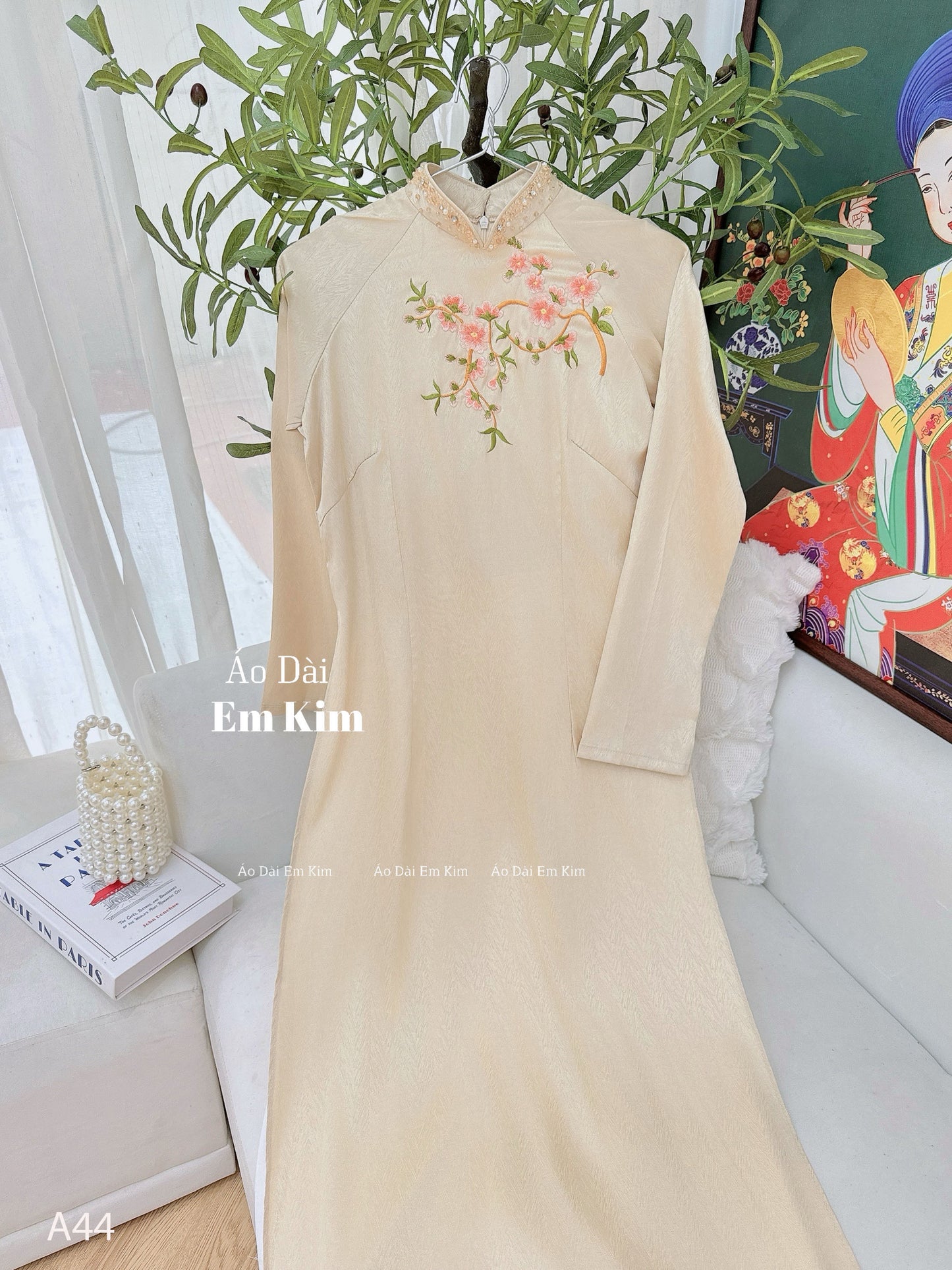 Cream Van Go theu Design Ao Dai  A44
