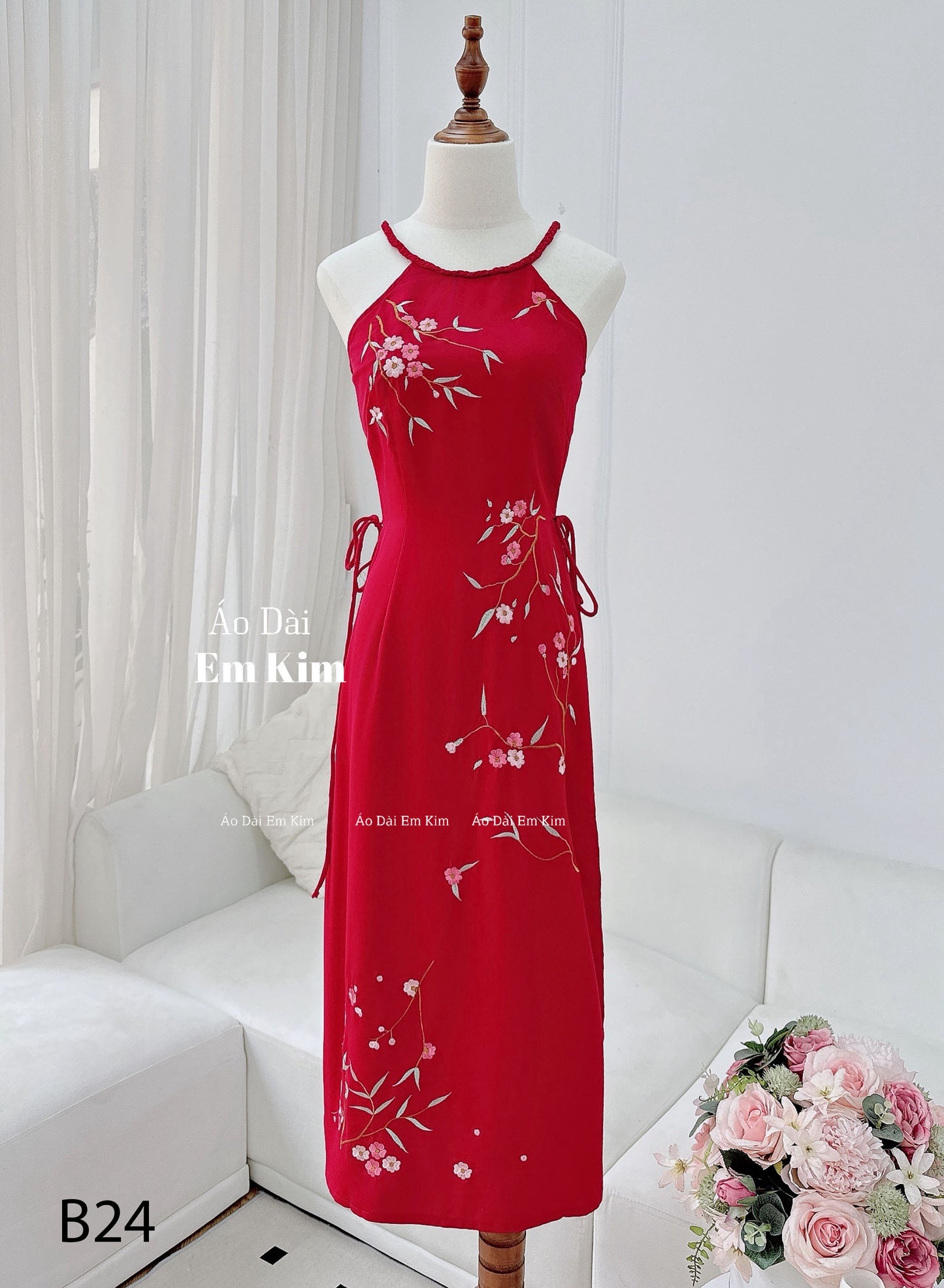 Sleeveless red embroidery Ao Dai Cach Tan |B24