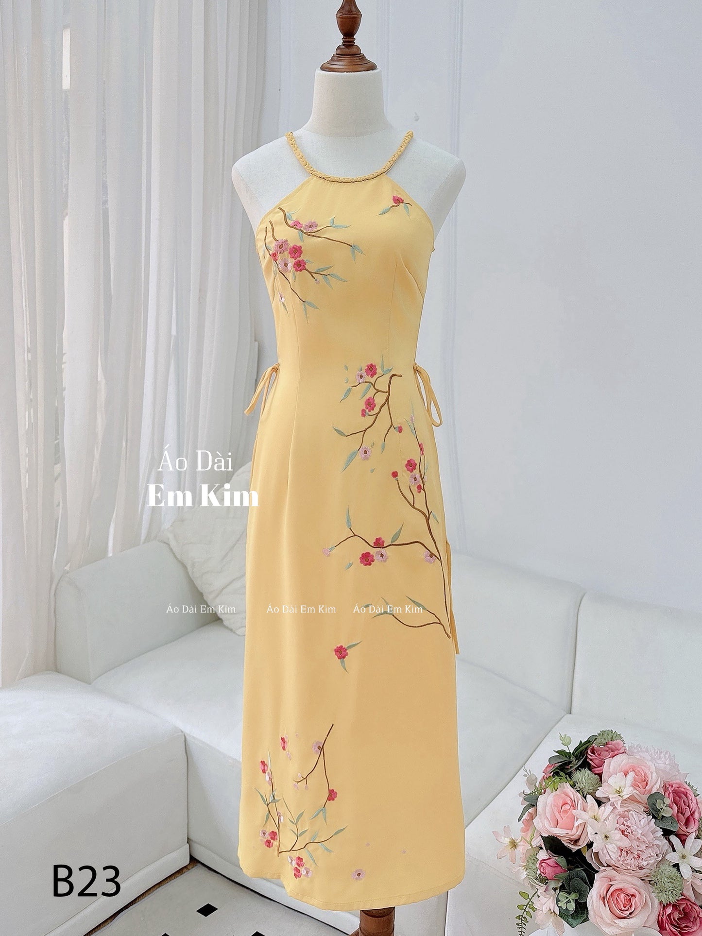 sleeveless embroidry yellow flower Ao Dai |B23