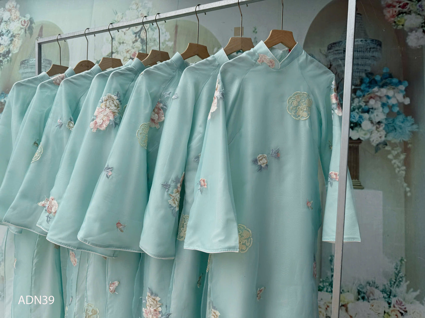 Mint Embroidery cach Tan Ao Dai