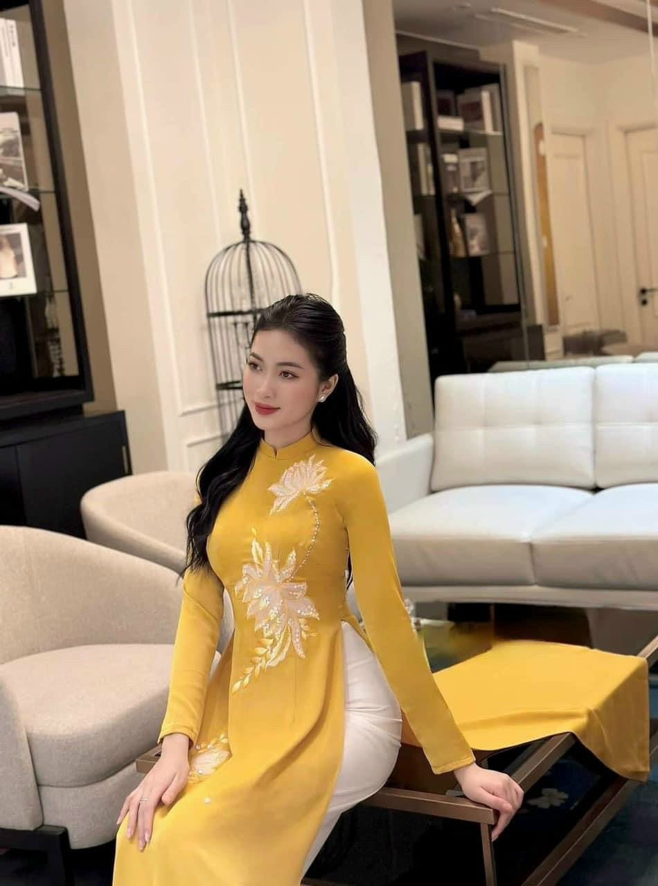 Yellow embroidered flowers Ao Dai Set B26