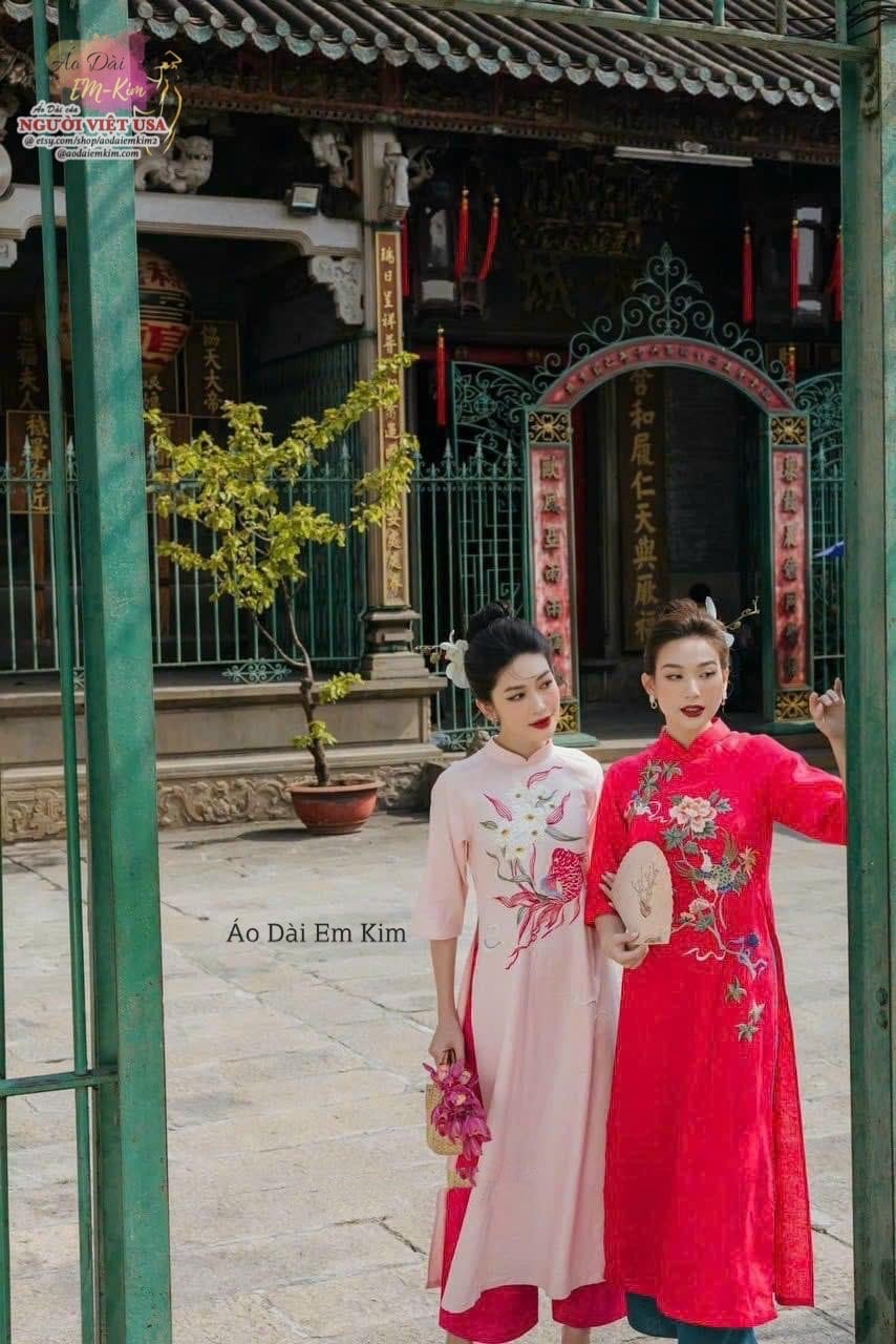 Shifted Embroidered Red Ao Dai Set,|D07a
